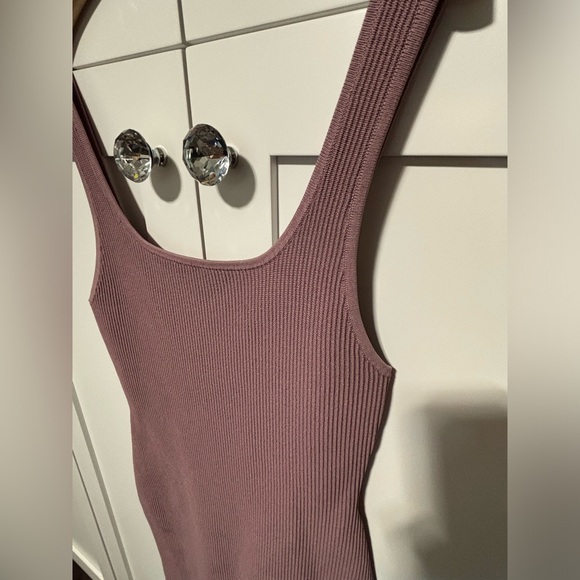 Aritzia Babaton Sculpt knit dress size Medium NWOT’s - Picture 3 of 4